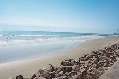 Wingate by Wyndham Galveston Beachfront at the Seawall