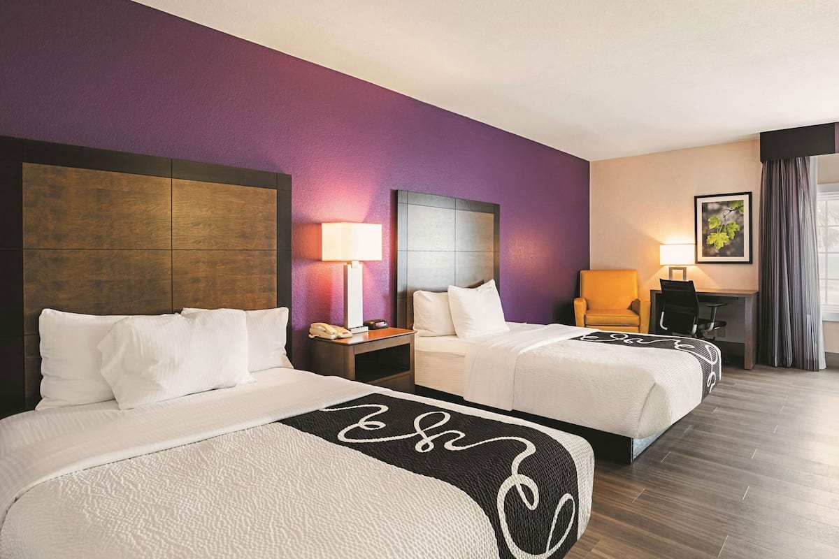 Pillowtop-patjalliset sängyt, yksilöllisesti sisustettu