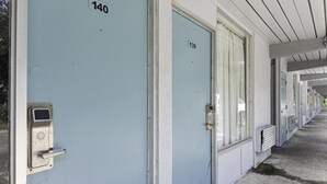 Hallway - Hotel Valdosta GA I-75 & US-221 N Hwy (Valdosta)