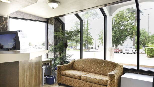 Lobby sitting area - Hotel Valdosta GA I-75 & US-221 N Hwy (Valdosta)