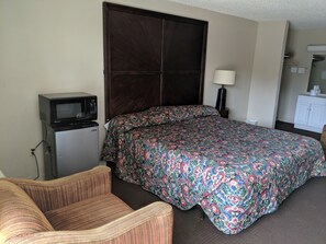 Room, 1 King Bed | Desk, free WiFi, wheelchair access