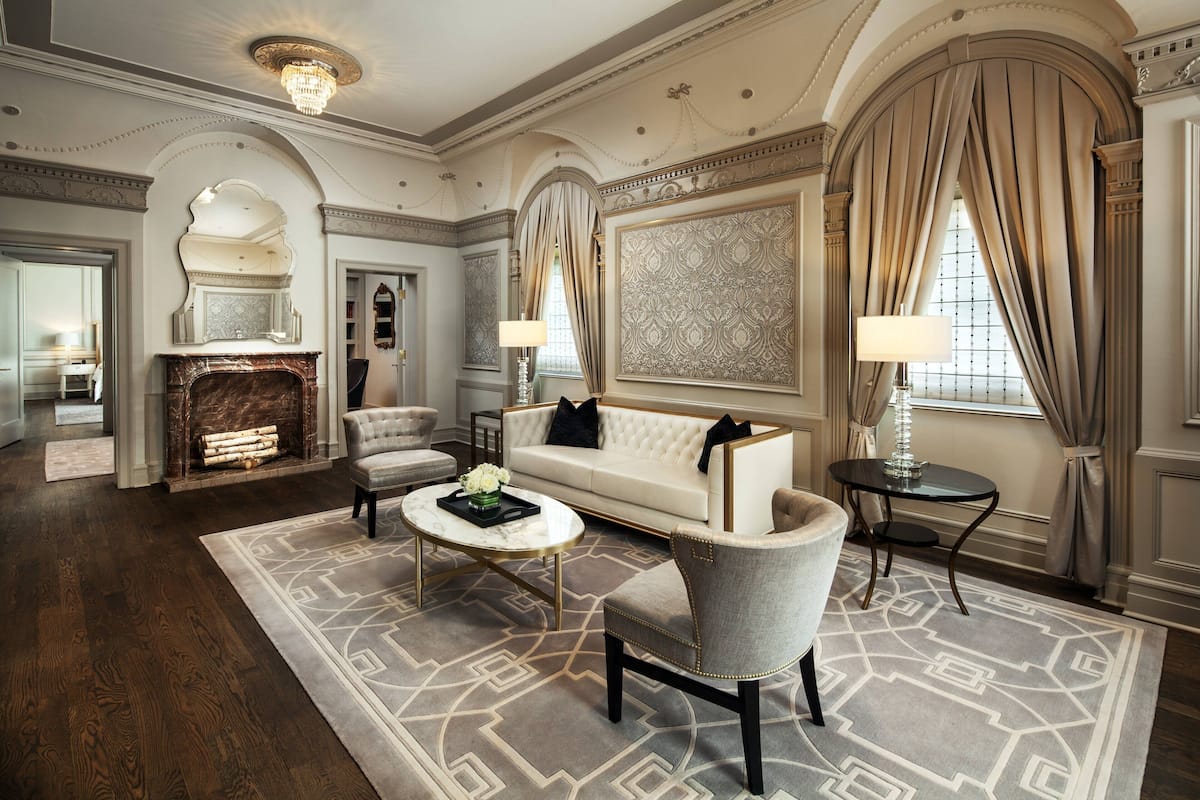Presidential Suite, 3 Bedrooms | Ruang tamu | 42 inci televisyen LCD dengan kabel, TV, stesen dok iPod