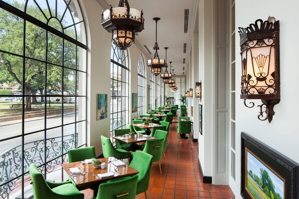 2 restaurants, breakfast, lunch, dinner served; American cuisine