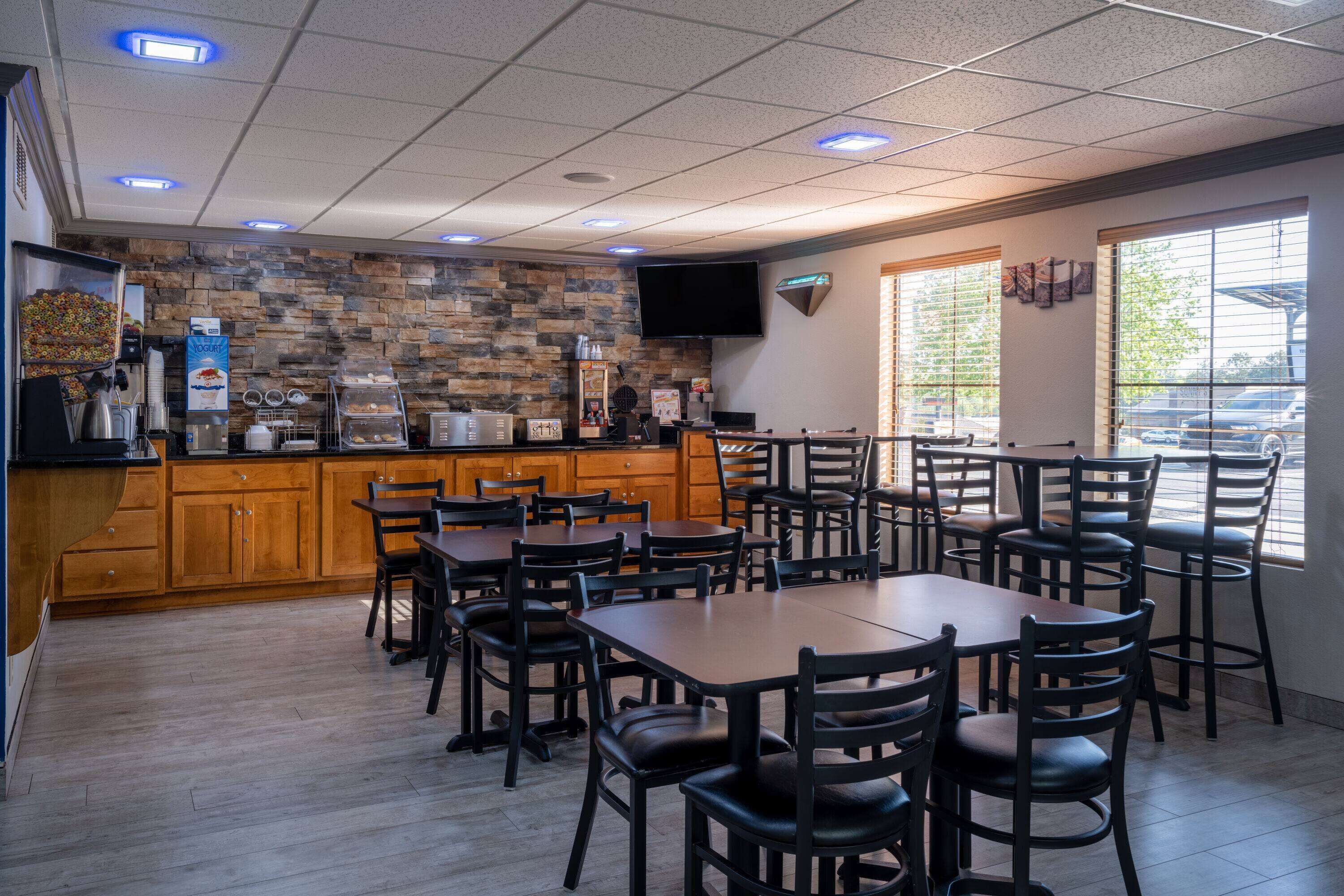 free daily continental breakfast