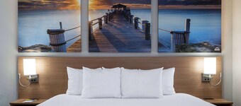 Days Inn & Suites by Wyndham Commerce