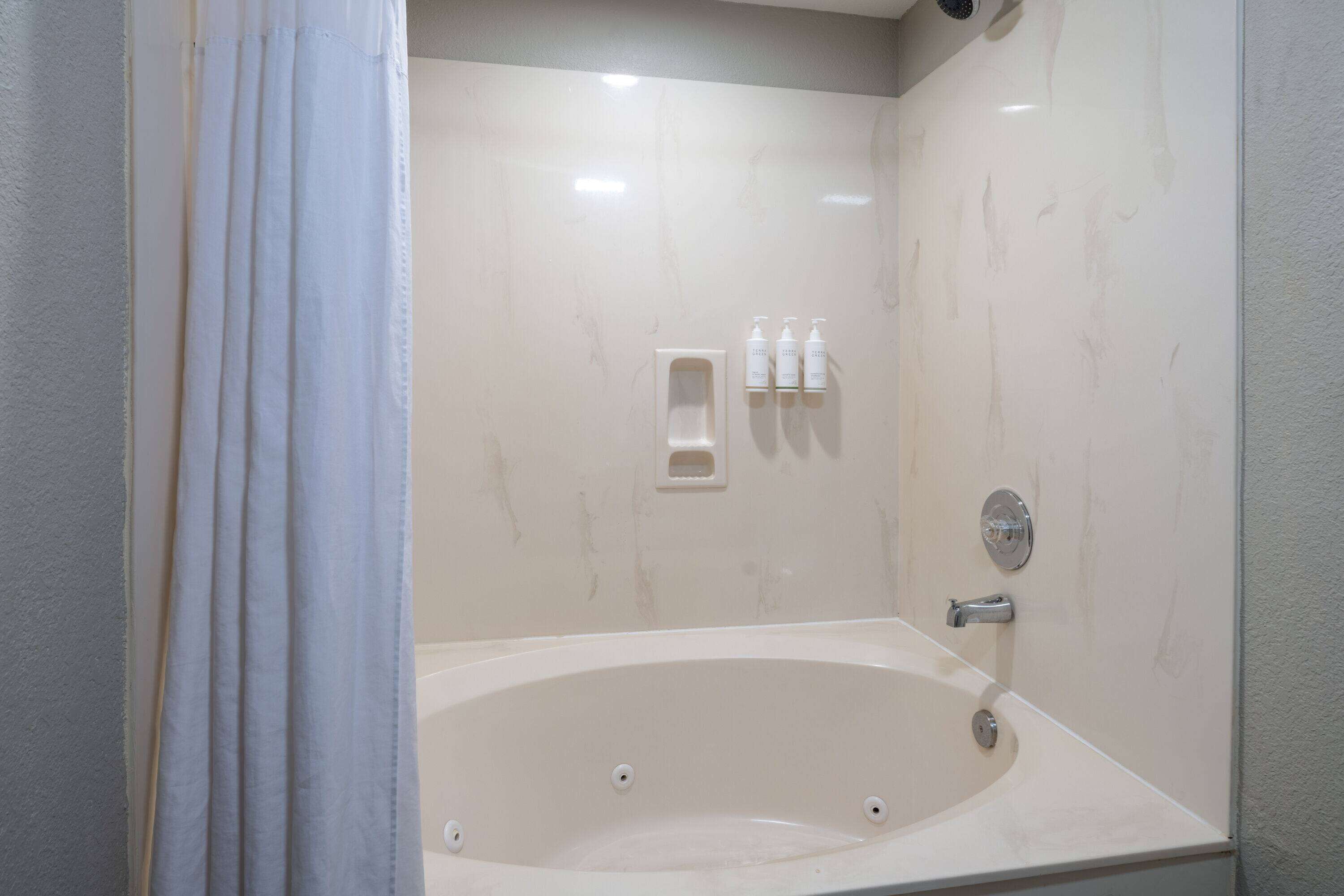 Studio Suite, 1 King Bed, Non Smoking | Jetted bathtub
