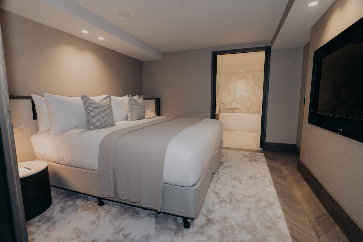 Domain Suite | Premium bedding, pillowtop beds, minibar, in-room safe