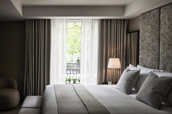 Deluxe Suite | Premium bedding, pillowtop beds, minibar, in-room safe