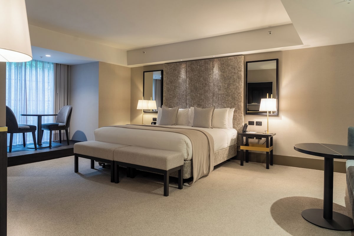 Premium bedding, pillowtop beds, minibar, in-room safe