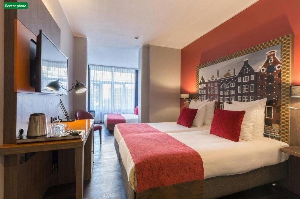 Superior Room (1 Twin Bed 2 Single Beds) | Minibar, in-room safe, desk, iron/ironing board