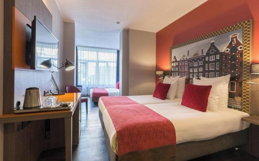 Superior Room (1 Twin Bed 2 Single Beds) | Minibar, in-room safe, desk, iron/ironing board