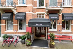 Comfort Single Room, 1 Bedroom | Minibar, in-room safe, desk, iron/ironing board - Leonardo Hotel Amsterdam City Center (Amsterdam)