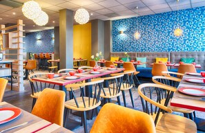 Daily buffet breakfast (EUR 25 per person) - Leonardo Hotel Amsterdam City Center (Amsterdam)
