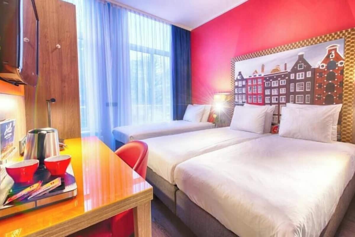 Minibar, két bảo mật tại phòng, bàn, bàn ủi/dụng cụ ủi quần áo