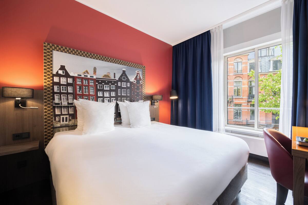 Phòng ti ện nghi đơn giản (1 Double Bed) | Minibar, két bảo mật tại phòng, bàn, bàn ủi/dụng cụ ủi quần áo 