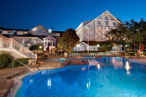 3 outdoor pools