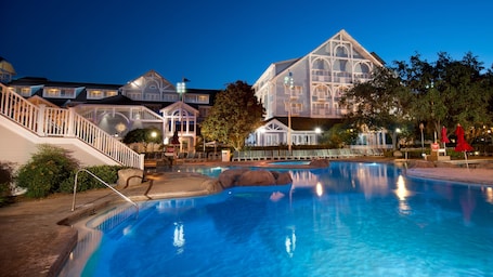 3 outdoor pools
