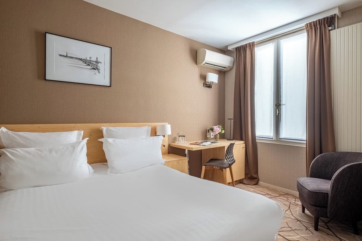 Comfort Room | 1 bedroom, in-room safe, desk, laptop workspace