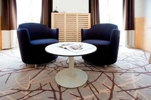 Comfort with 1 double bed, non-smoking | In-room safe, desk, laptop workspace, blackout drapes
