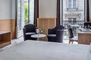 Comfort with 1 double bed, non-smoking | Living area | Flat-screen TV, offices