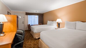 In-room safe, desk, iron/ironing board, free WiFi - Sturgis Lodge and Suites (Sturgis)
