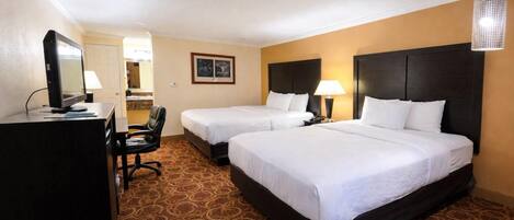 خزنة داخل الغرفة ومكتب ومكواة/لوح كي وواي فاي مجانًا