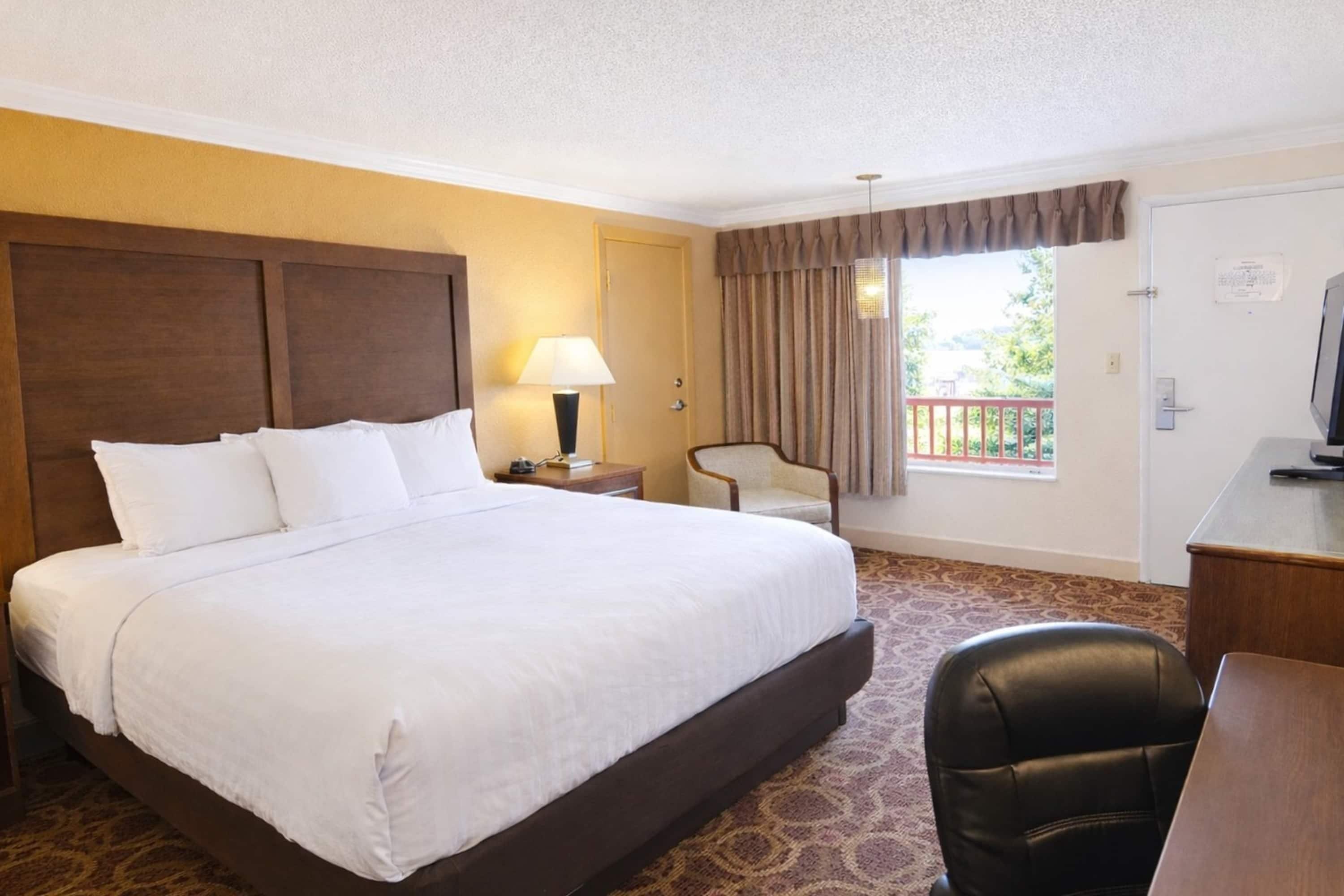 In-room safe, desk, iron/ironing board, free WiFi