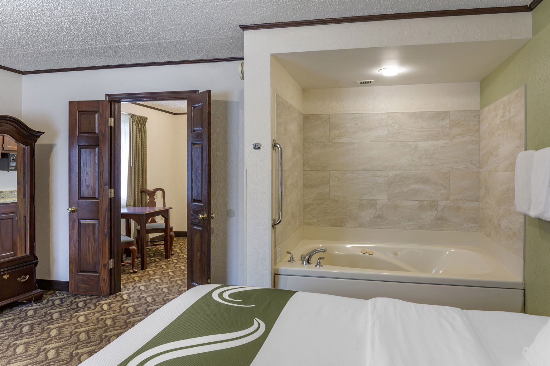 In-room safe, individually furnished, desk, iron/ironing board