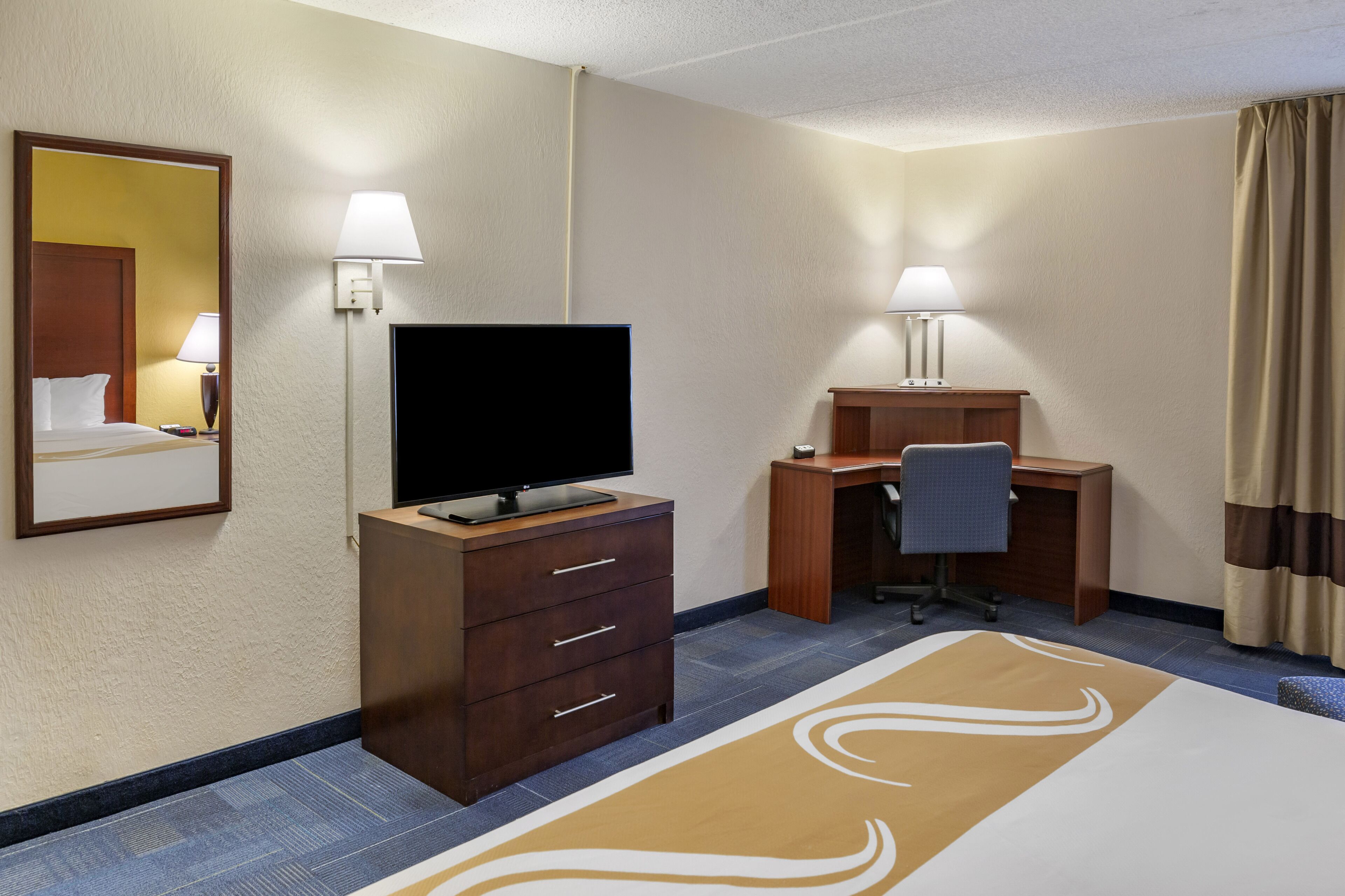 mini suite, jetted tub in bathroom | in-room safe, individually furnished, desk, iron/ironing board