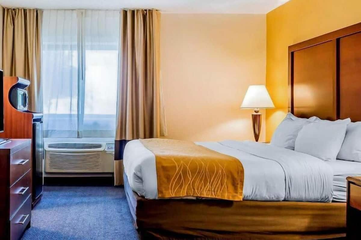 In-room safe, individually furnished, desk, iron/ironing board