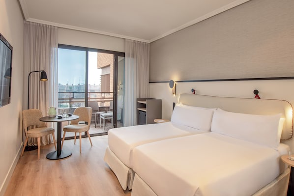 Classic Room | Down comforters, minibar, in-room safe, desk