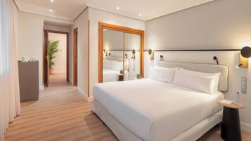 ジュニア スイート テラス | 羽毛の掛け布団、ミニバー、セーフティボックス (室内)、デスク