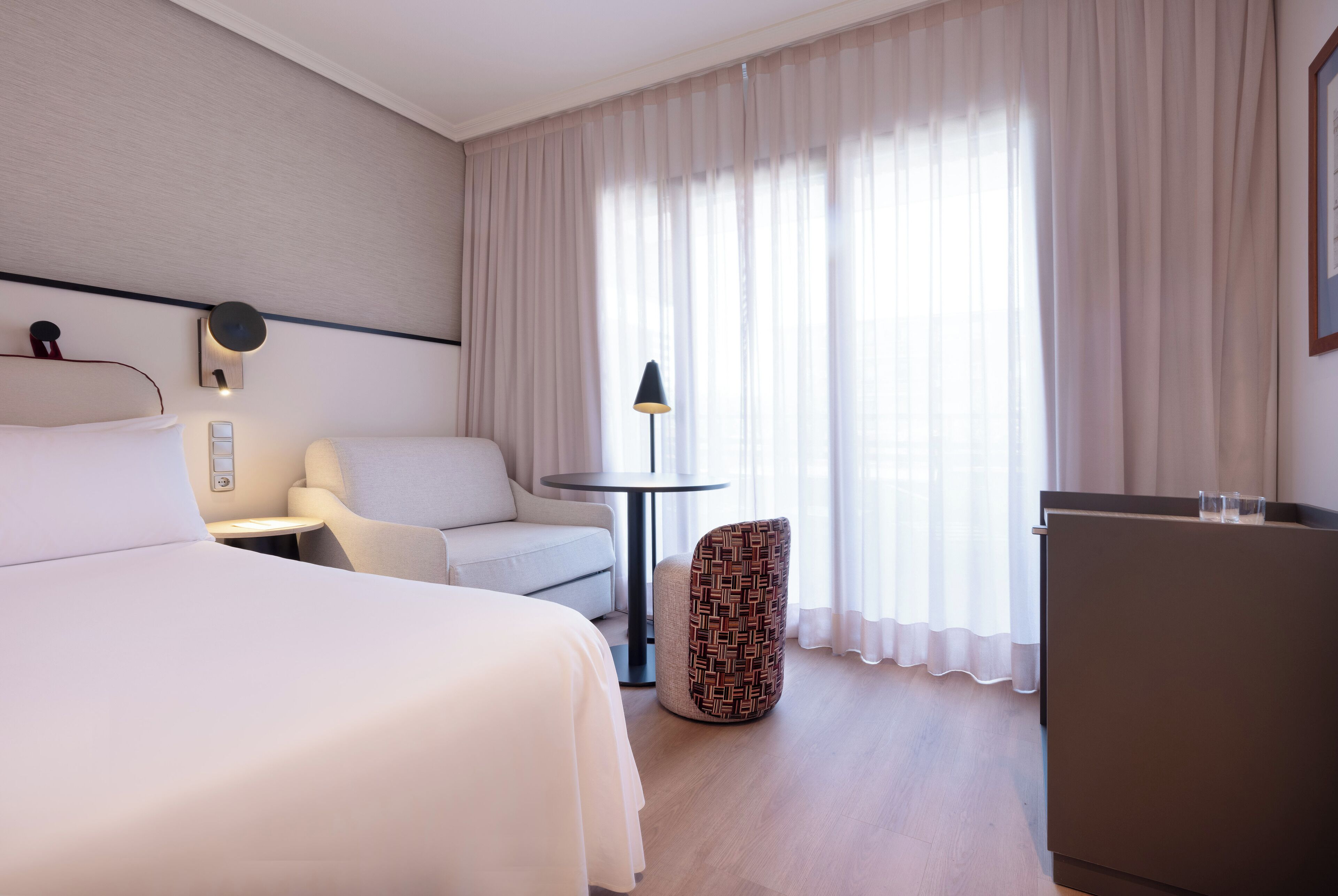 standard room | 1 bedroom, down duvets, minibar, in-room safe