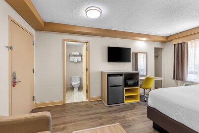 Econo Lodge Woodbridge