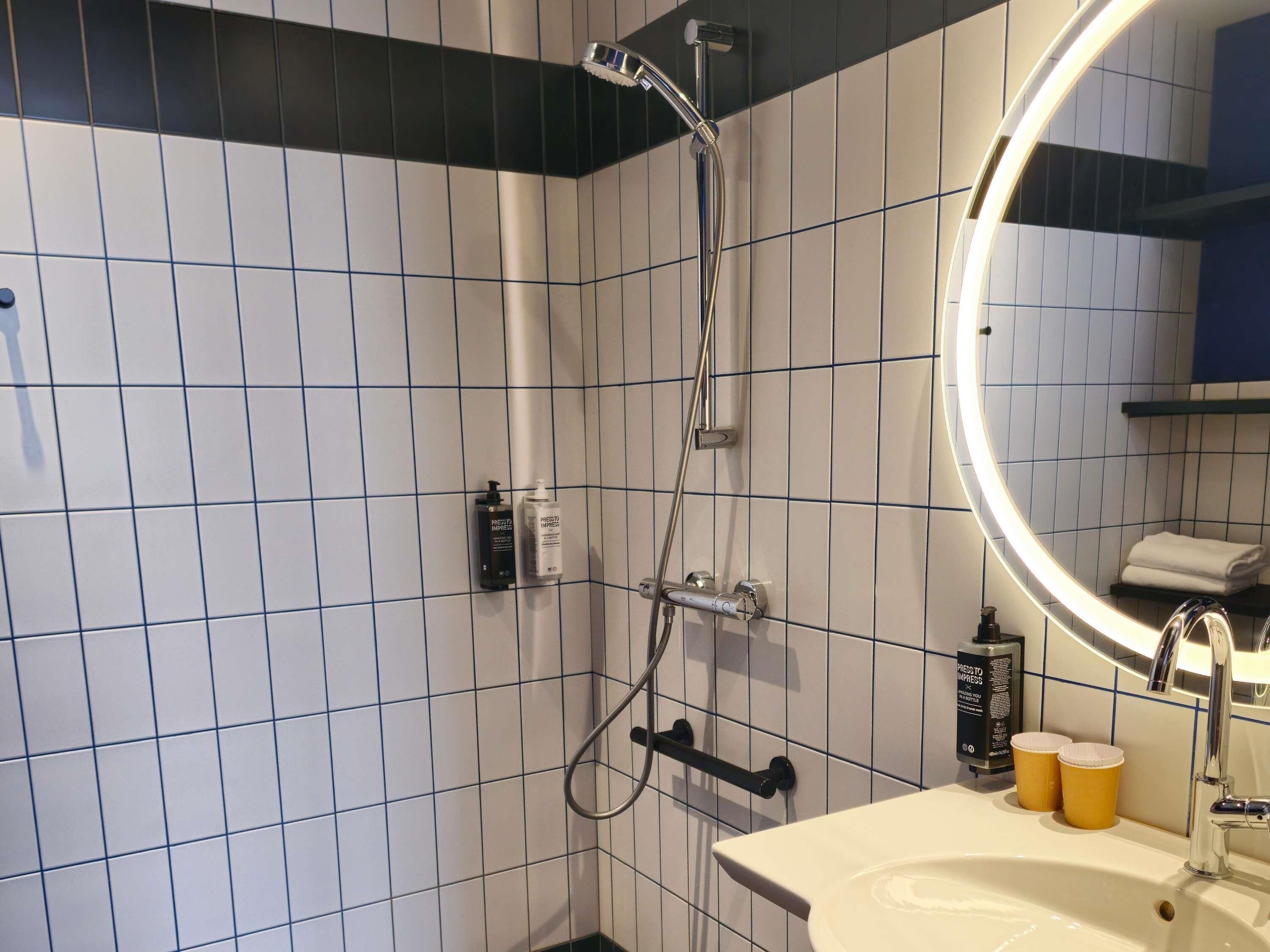 2 bedrooms, in-room safe, desk, blackout curtains