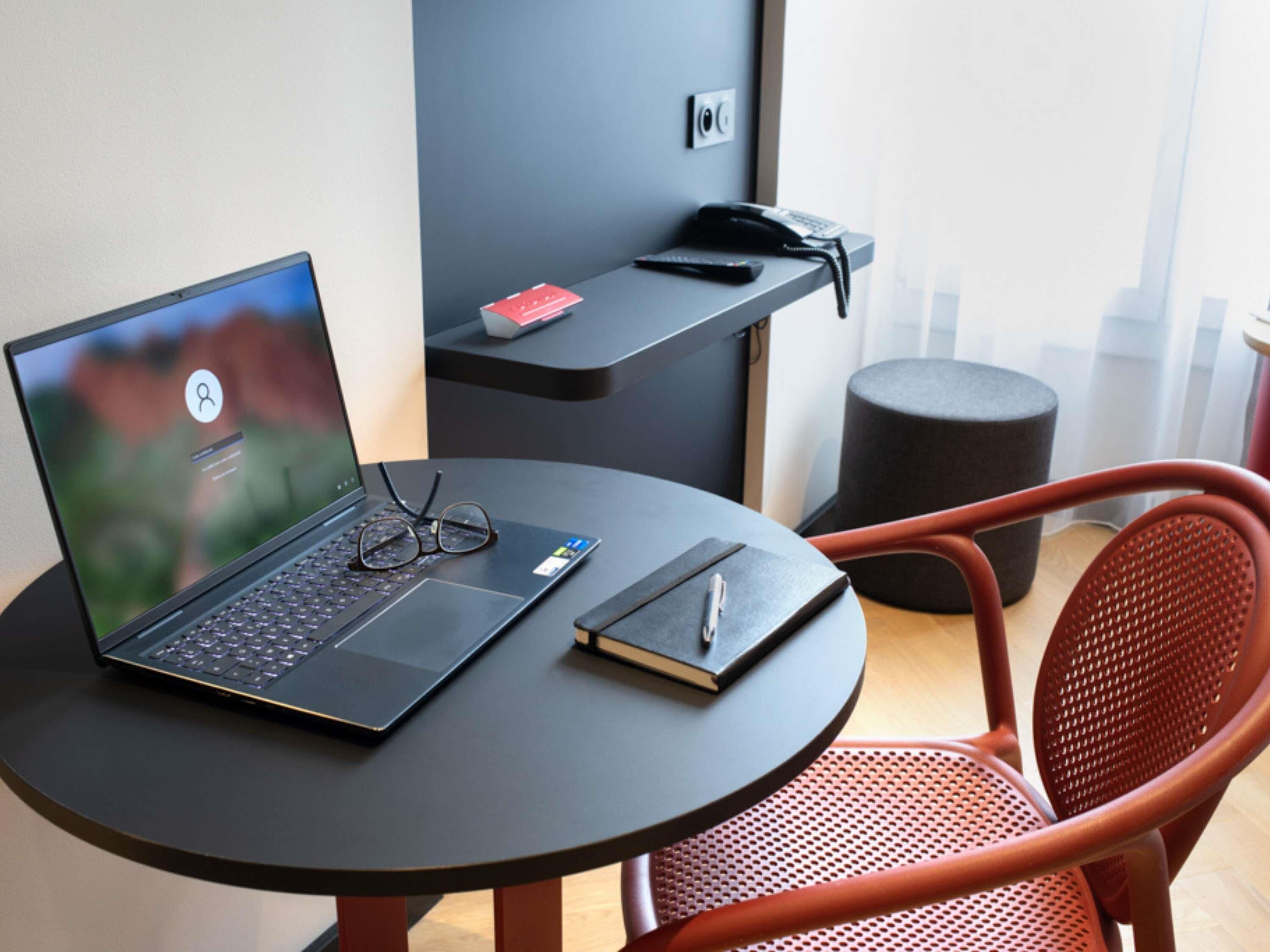 standard room, 1 single bed | 2 bedrooms, in-room safe, desk, blackout curtains