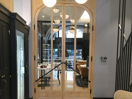 Lunch and dinner served