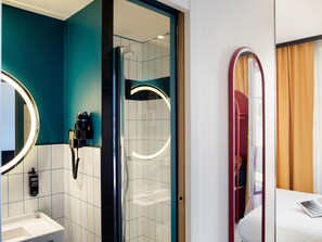 Standard Room, Multiple Beds | In-room safe, desk, blackout drapes, soundproofing - ibis Styles Dijon Central (Dijon)
