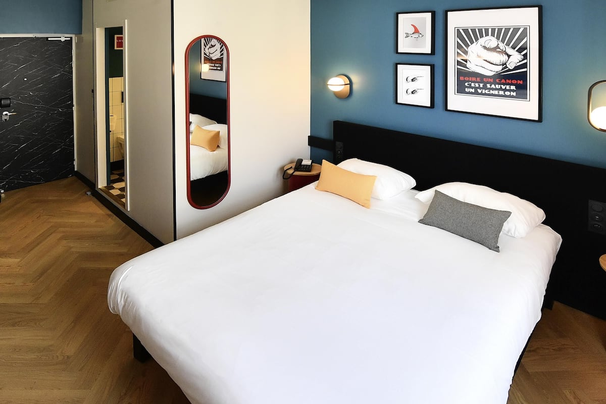 Quarto standard, 1 cama de casal | Cofres nos quartos, escrivaninha, cortinas blackout