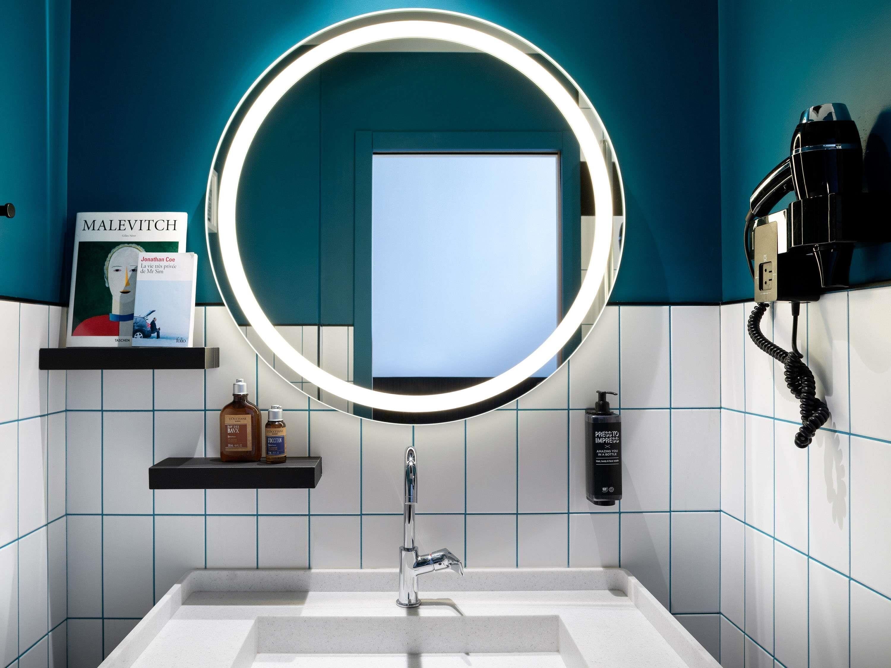 2 bedrooms, in-room safe, desk, blackout curtains