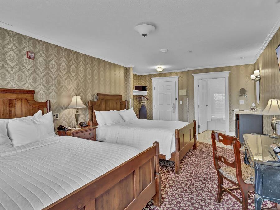 Ylelliset vuodevaatteet, tallelokero huoneessa