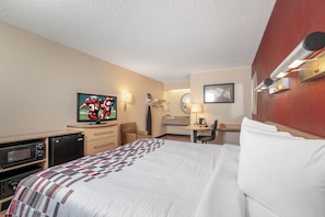 Superior Room, 1 King Bed (Smoke Free) | In-room safe, desk, laptop workspace, blackout curtains - Red Roof Inn Louisville Fair and Expo (Louisville)