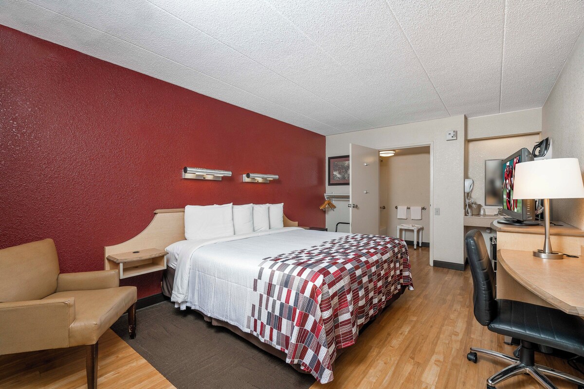 In-room safe, desk, laptop workspace, blackout curtains
