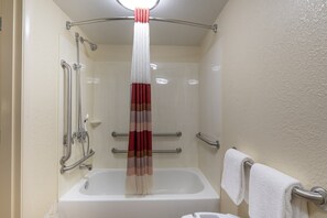 Chambre supérieure, 1 très grand lit, accessible aux personnes à mobilité réduite (Smoke Free) | Salle de bain adaptée