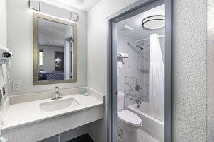 Ropa de cama hipoalergénica y escritorio