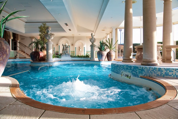 Indoor spa tub