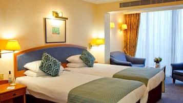 デスク、アイロン / アイロン台、WiFi (無料)、ベッドシーツ