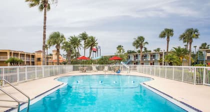 Days Inn by Wyndham Ormond Beach