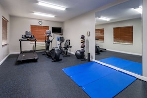 Fitness facility - Days Inn & Suites by Wyndham Cherry Hill - Philadelphia (Cherry Hill)