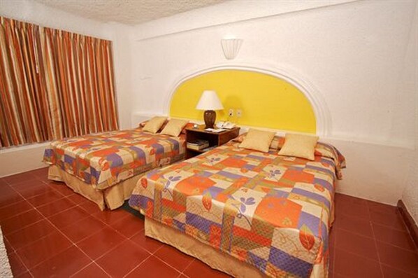 Ropa de cama de alta calidad, escritorio y wifi gratis 